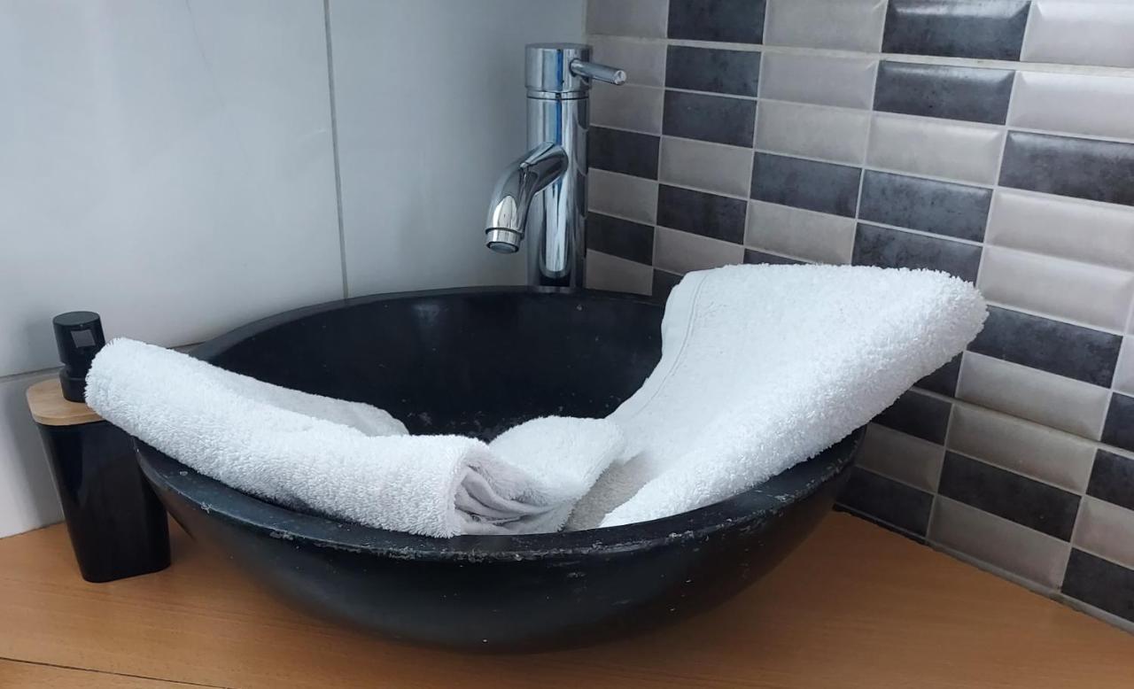 Appartement Meuble Avec Deux Chambres Moulins  Exteriör bild