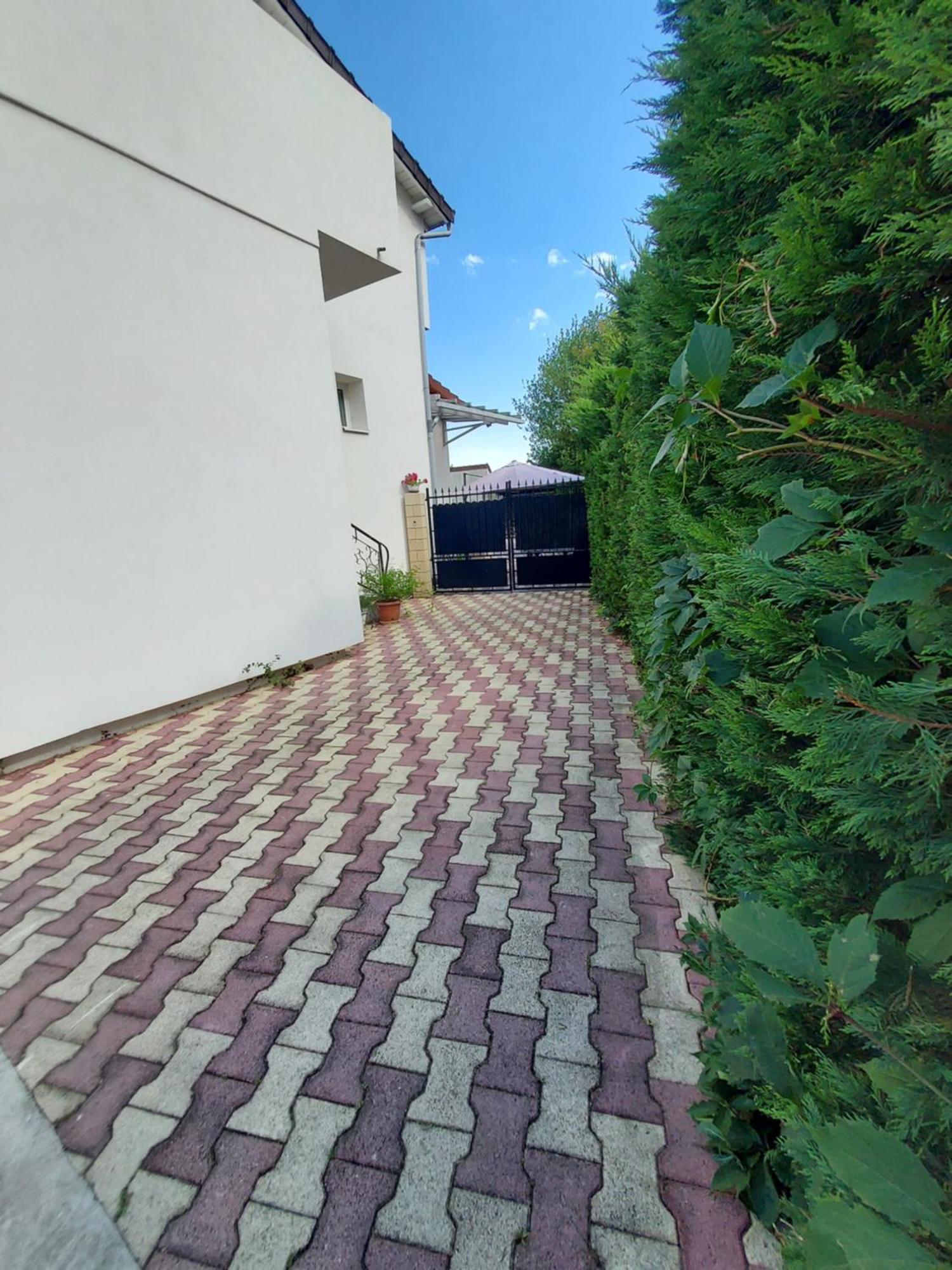 Appartement Meuble Avec Deux Chambres Moulins  Exteriör bild